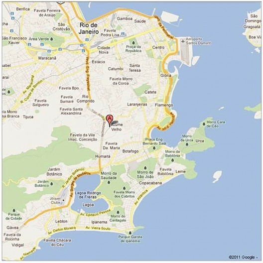 Imagem do Google Maps com destaque para as toponímias das favelas cariocas, um \"problema\" relatado por reportagem do jornal O Globo