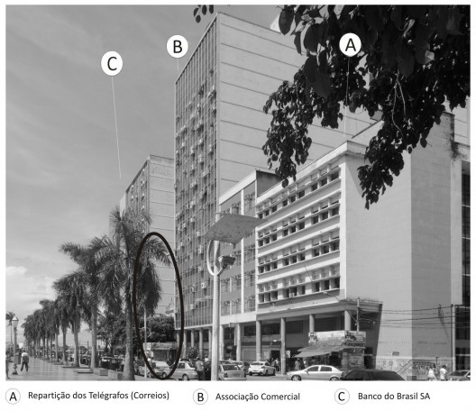 Praça São Salvador, com edifício dos Correios em destaque e sobrados ecléticos destacados pela elipse
