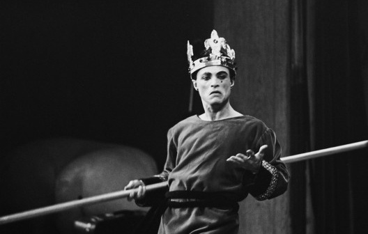 Chiquinho Brandão no papel do Príncipe Bugrelau, raro registro do Polochon em cena, primeira montagem, 1985