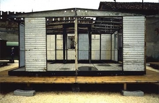 Jean Prouvé, \"Pavillon démontable 6 x 6\", abrigo para os refugiados da Lorena, 1944