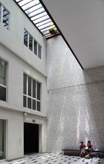 Tetos translúcidos do Edifício Usos Múltiplos e Biblioteca Nicanor Parra, Santiago do Chile