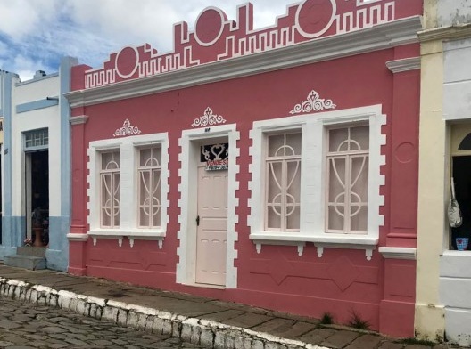 Edificação térrea em estilo eclético em Goiás Velho
