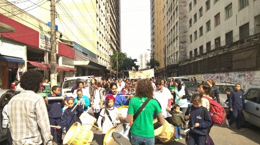 Cortejo de Maracatu realizado na Rua dos Estudantes em 2016