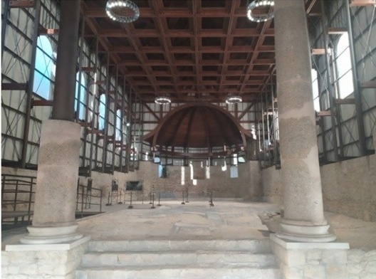 Interior da basílica da Villa de Casale com o projeto de Guido Meli