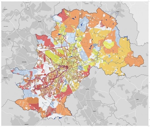 Cartografias do diagnóstico: rede estrutural de mobilidade (ônibus) e renda