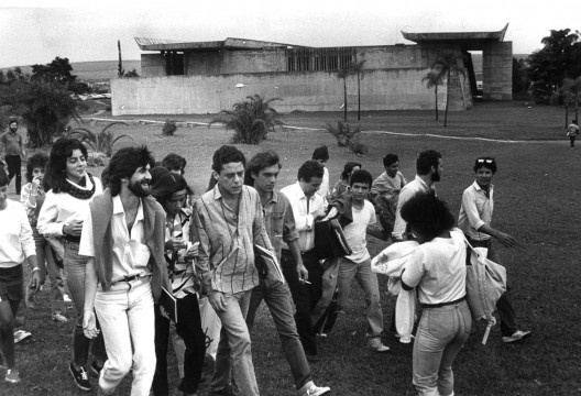 Caminhada para palestra de Chico Buarque de Holanda e Pablo Milanez, set. 1986