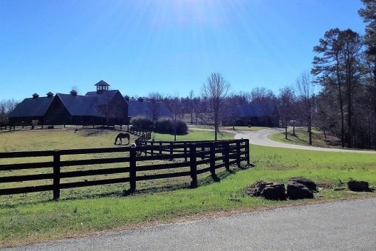 Entrada pela parte rural de Serenbe