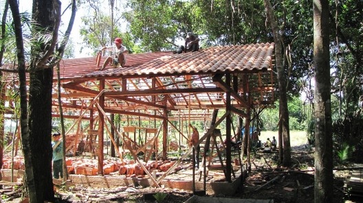 Centro Experimental Floresta Ativa - CEFA, estrutura em madeira de dormitórios e banheiros, RESEX Tapajó-Arapiuns PA. Arquiteta Cristina Xavier