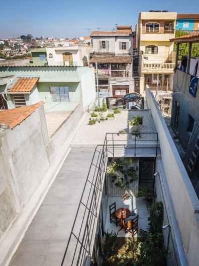 Casa Vila Matilde, terraço, patio interno e vizinhança, vista a partir da cobertura. Terra e Tuma Arquitetos
