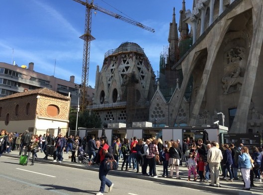 Turistas na fachada da Paixão, 2017