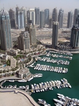 Marinas e prédios na cidade, Dubai