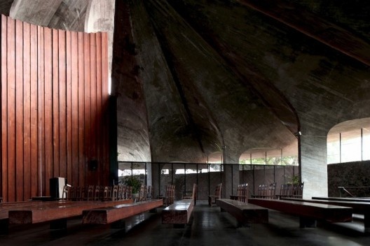 Igreja do Centro Administrativo da Bahia, Salvador, 1975. Arquiteto João Filgueiras Lima, Lelé