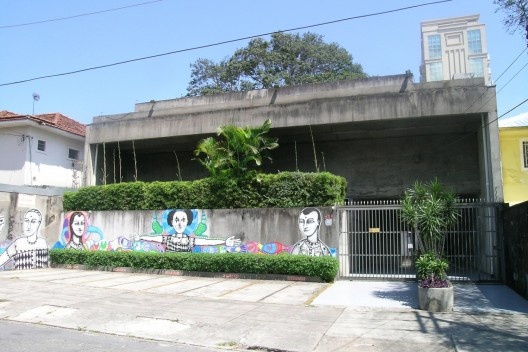 João Batista Vilanova Artigas, Residência Telmo Porto, São Paulo, 1968. Vista frontal