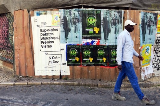 Cartazes da Trienal de Arquitectura nas ruas do centro de Lisboa