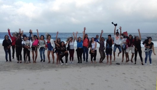 Estudantes do ITPAC contemplam Copacabana, Rio de Janeiro, 04/08/2017