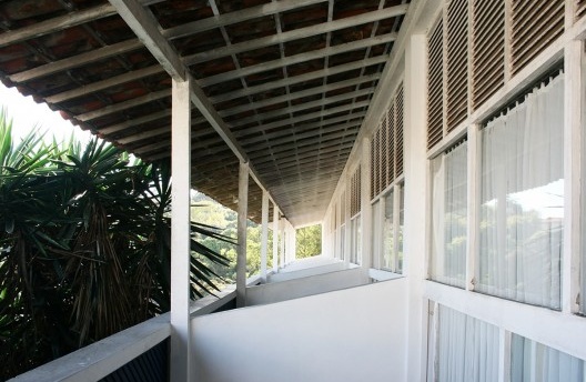 Grande Hotel de Outro Preto, quarto com mezanino, Oscar Niemeyer, 1938. O croqui prevê as venezianas para ventilar de forma contínua o interior do quarto