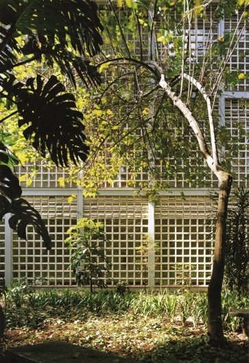 Instituto Sedes Sapientiae, elementos vazados em concreto com fechamento em vidro, bloco das salas de aula, São Paulo, 1940-1942. Arquiteto Rino Levi
