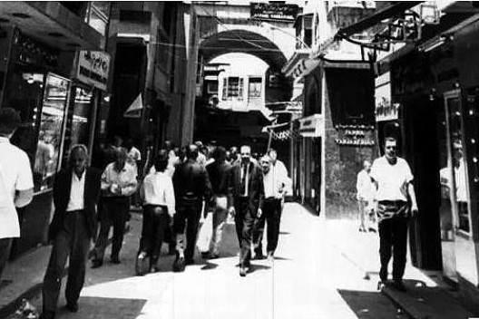 Imagens do souk tradicional árabe antes da guerra civil, instalado na região do downtown