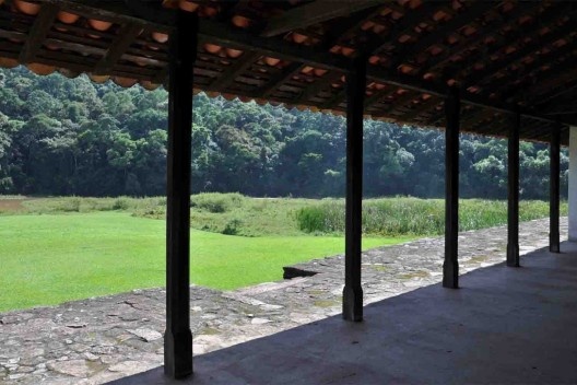 Sítio Santo Antônio, vista do exterior a partir do alpendre da casa-grande