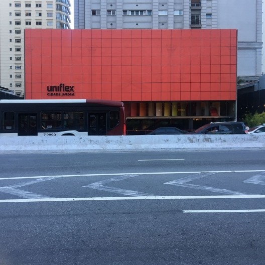 Loja Uniflex Cidade Jardim, reforma Estúdio Tupi, arquiteto Aldo Urbinati. Projeto original de Paulo Mendes da Rocha