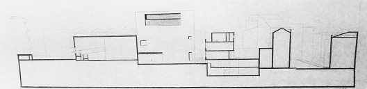 Relação do edifício com o entorno, em desenho - Trabalho de Rita Câncio para a disciplina de Projeto 2 na FAUP.