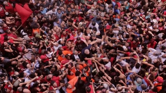 Cena do documentário “Democracia em vertigem”, direção de Petra Costa
