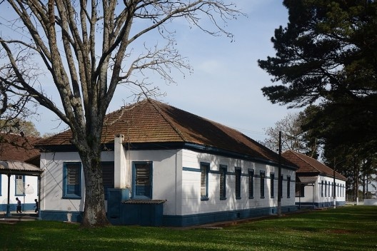 Detalhes de elementos presentes nas fachadas da tipologia T2