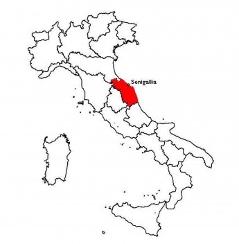 Situação geográfica de Senigallia na Região de Marcas (Marche, Itália).