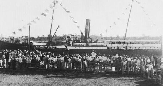 Vapor Itaipava atracado no cais de Porto Grande, Iguape SP, 1939
