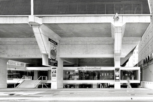 Galeria Sesi/Fiesp, arquiteto Paulo Mendes da Rocha, São Paulo, 1996