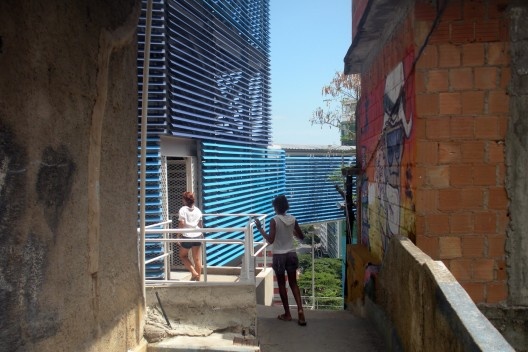 Acesso da favela ao Complexo Rubem Braga