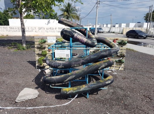 Instalação a céu aberto do Museu das Remoções na Vila Autódromo em 2017