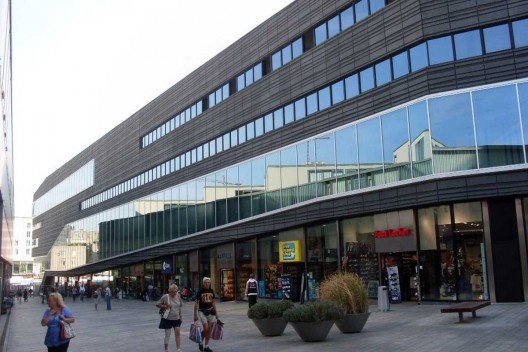 Nova Biblioteca, Almere Centrum, arquitetos Meyer en Van Schouten. Inaugurada em abril de 2010 Data da foto: 27/08/2009