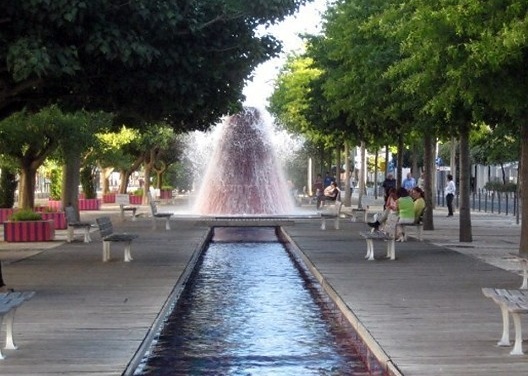 Arte pública no plano horizontal: Caminho da água