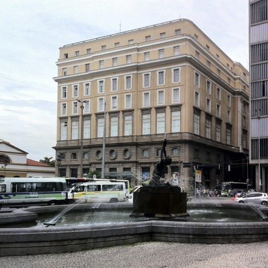 CCBB, construído entre 1880 e 1906, abrigou a Associação Comercial do Rio de Janeiro e depois diretoria e agências bancária do Banco do Brasil, até se tornar a instituição atual