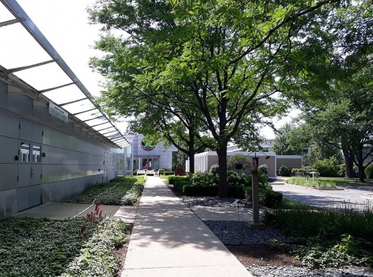 Situação atual da Casa McCormick junto ao edifício de DeStefano+Partners