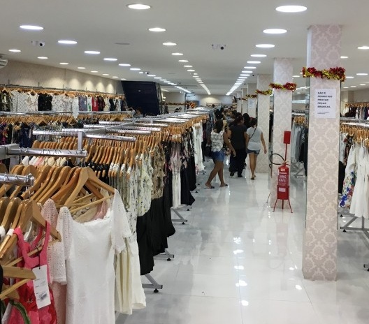 Vigilância, padronização estética, desorganização e cansaço em comércios chineses em João Pessoa