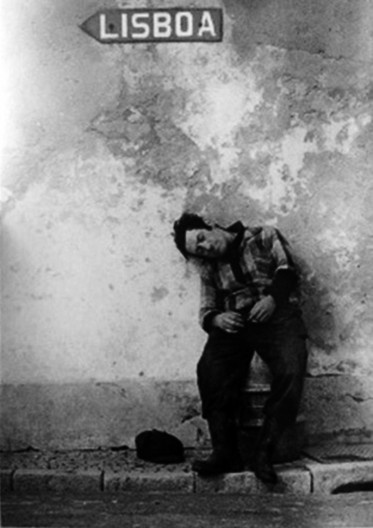 Cartão postal com foto de Orlando Batista (1973), vendido em quiosques situados em Lisboa, Portugal