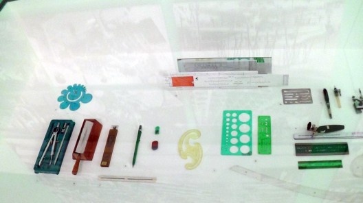 Instrumentos de desenho técnico e réguas de cálculo