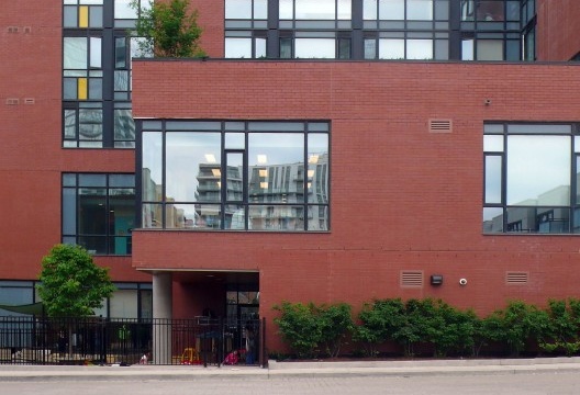 Apartamentos e casas de renda mista