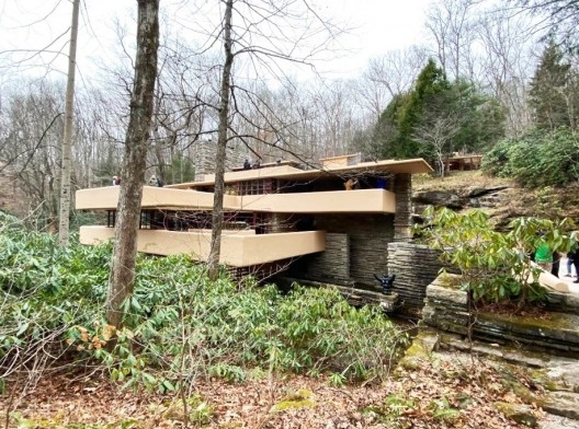 Casa da Cascata (Kaufmann House), Mill Run, Estados Unidos, 1935. Arquiteto Frank Lloyd Wright