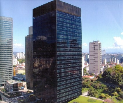 Sede do BNDE, Arqs. Alfred Willer, Ariel Stelle, Joel Ramalho Jr., José Sanchotene, Leonardo Oba, Oscar Mueller e Rubens Sanchotene, 1972-1974, Rio de Janeiro