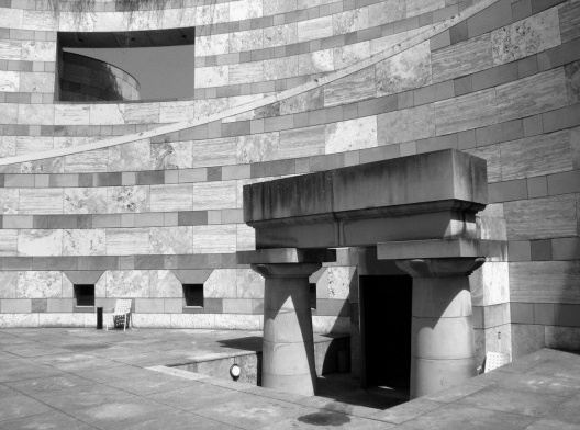 Neue Staatsgalerie, Stuttgart, 1984, arquiteto James Stirling