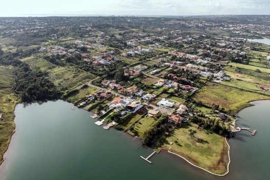 Ocupação irregular da Orla do Lago Paranoá, Brasília DF