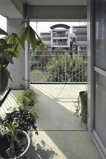 Conjunto habitacional Hotakubo, Kumamoto, Japão, 1991. Arquiteto Riken Yamamoto