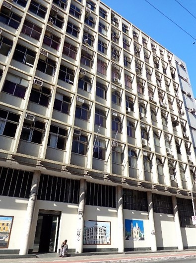Edifício Repartições Públicas, pilotis fechado na avenida Jerônimo Monteiro, Vitória ES