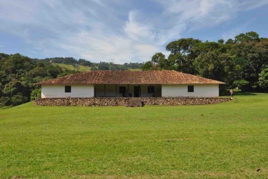 Sítio Santo Antônio, fachada frontal casa-grande, 36m