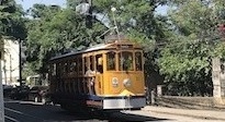 Bonde, atualmente reformado, na rua Almirante Alexandrino
