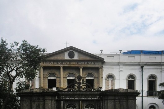 Capela São Pedro de Alcântara na UFRJ, Campus da Urca, um dia após o incêndio