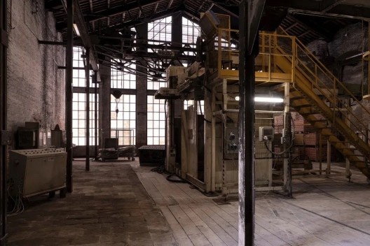 Gian Maria Tosatti, Storia della notte e destino delle comete, Pavilhão da Italia, sala dos maquinários